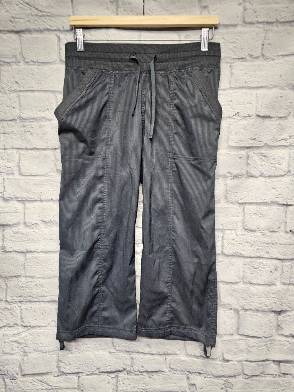 MARIKA TEK GRAY S DRAWSTRING POCKET CROPPED STRIPED CINCHED PULL BOTTOM CAPRIS